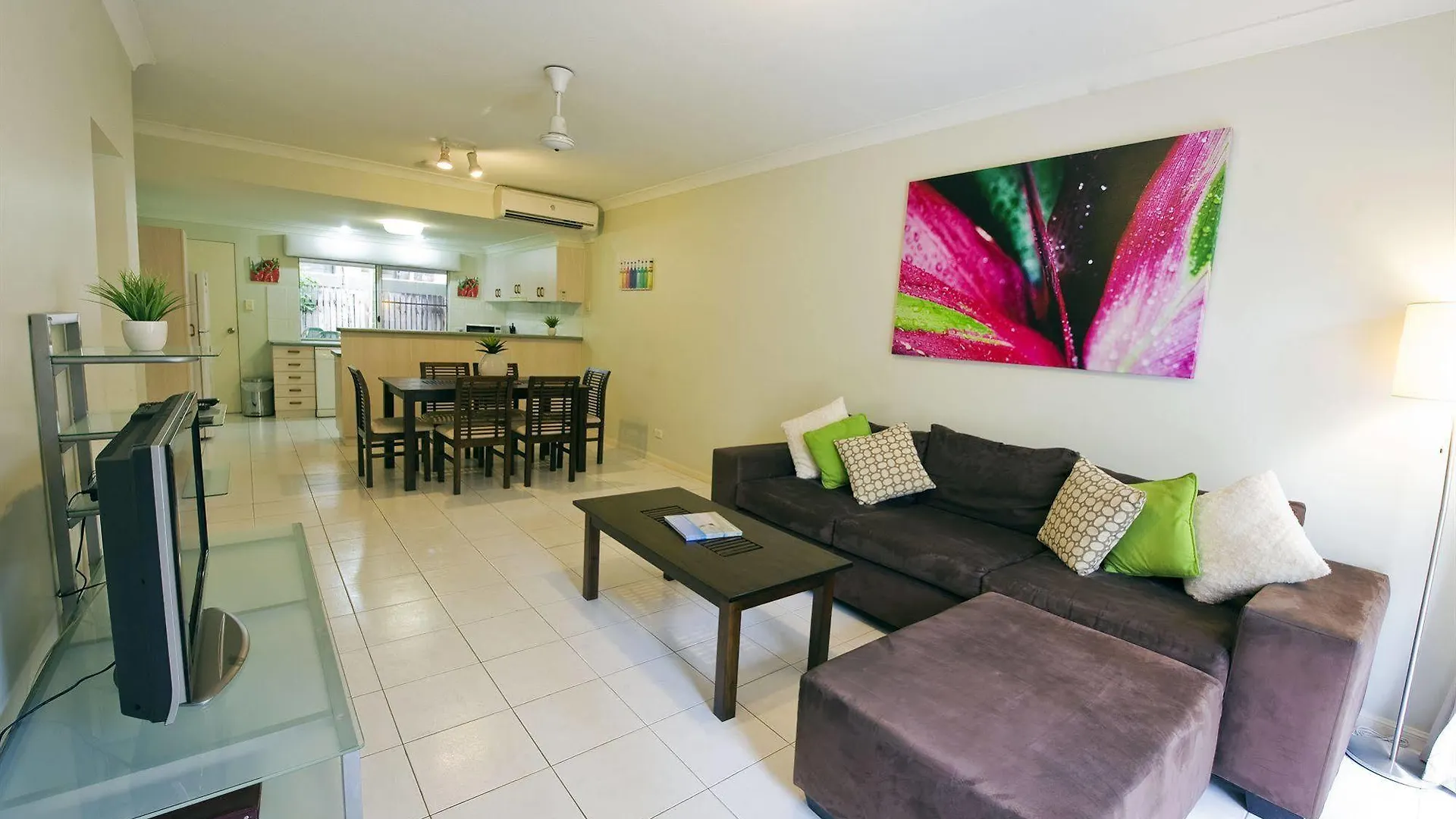 **** Aparthotel Costa Royale Trinity Beach Australia