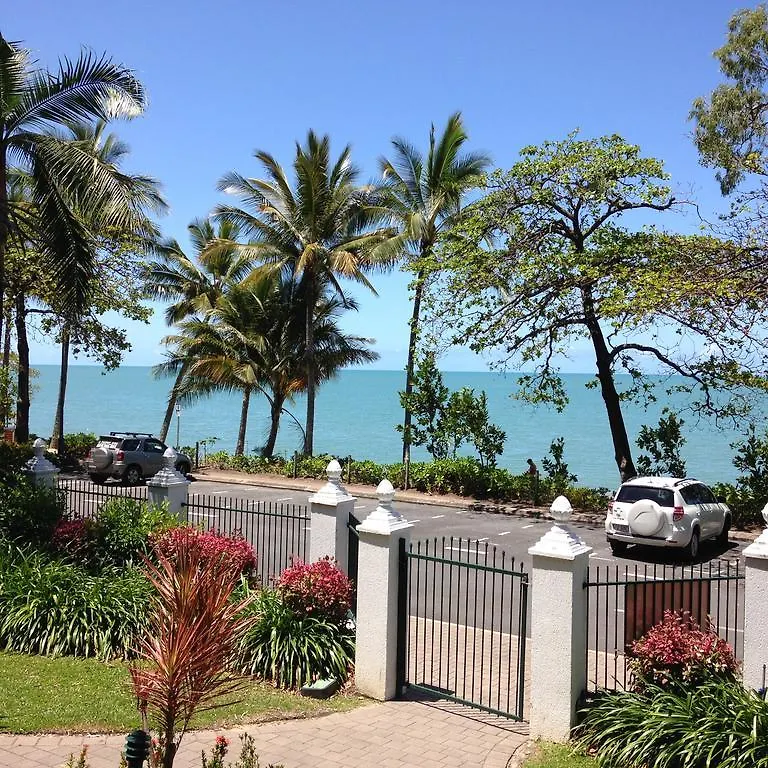 Aparthotel Costa Royale Trinity Beach