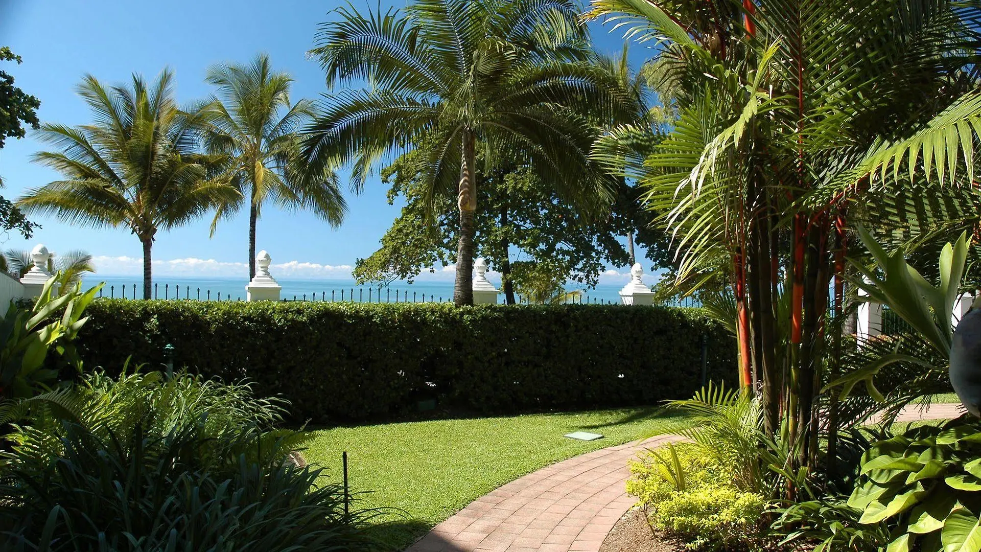 Costa Royale Trinity Beach Aparthotel